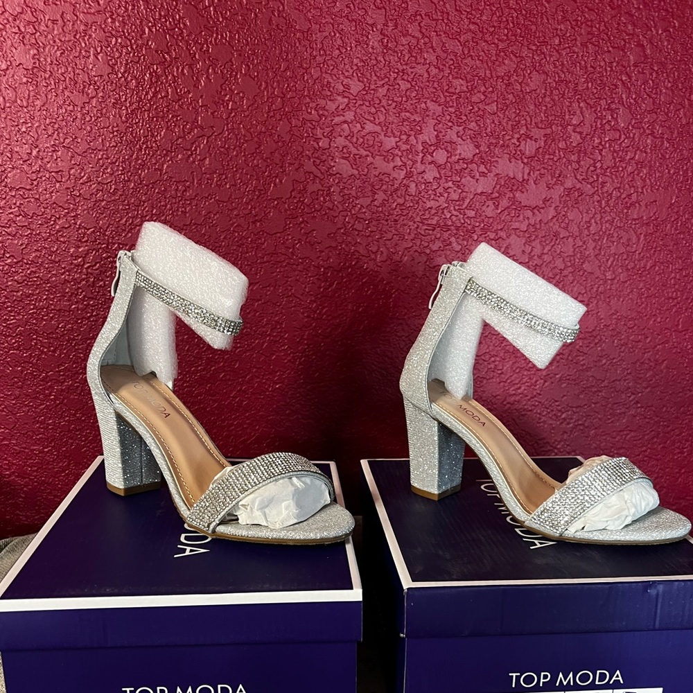 BRAND NEW! Size 5.5